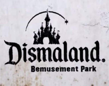 Banksy《迪弒尼樂園》預告 歡迎家長帶小孩體驗現實世界唷