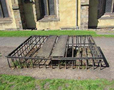 都市傳傳說《19世紀維多利亞時代的大量鐵籠》居然是要防那個(囧)