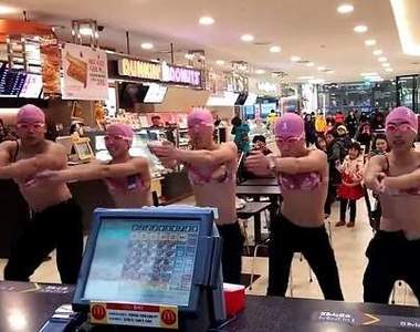 麥當勞《瘋狂大麥克頌》當年的麥克頌捲土重來啦～