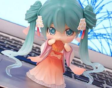 黏土人《中秋滿月初音未來》電子偶像化身嫦娥吃月餅啦～