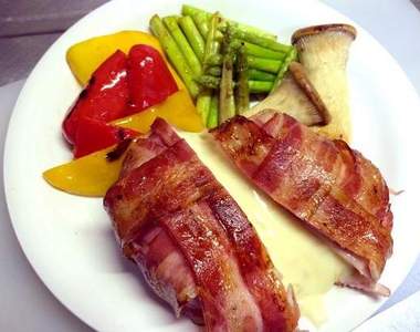 Twitter話題美食《培根起士捲》搭配啤酒真是一大享受~