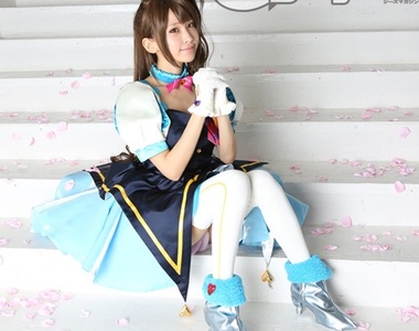 限定生產的《灰姑娘女孩COS服》要成為偶像的代價究竟是多少呢?