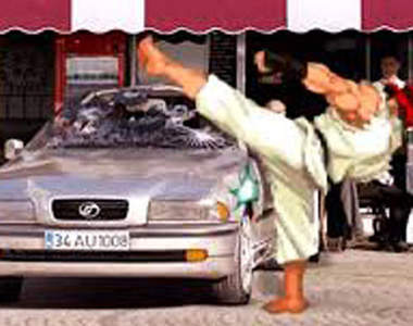 《真實版快打旋風加分關》打到脫臼車子都還沒爆勒