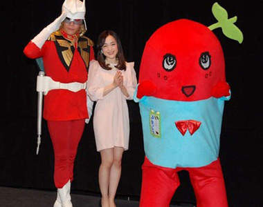 紅色有角三倍速《船梨精》看起來好像喝醉酒XD