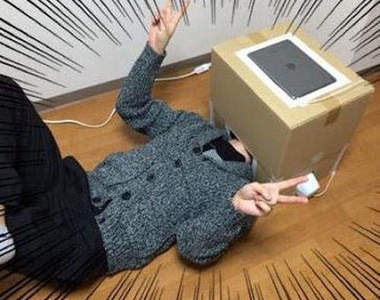 《一人電影院》用紙箱做成的電影院你跟朋友都體驗過了嗎?