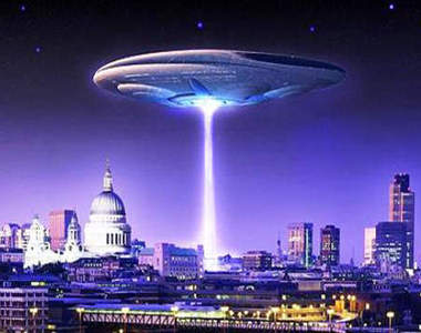 《日本美術館成功召喚飛碟》這飛碟看起來似乎有點好吃？