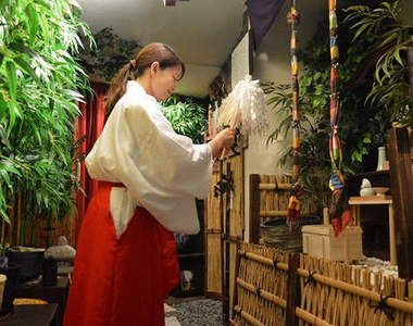 隱藏大樓內的《神社咖啡廳》像實際進到神社般的不思議空間