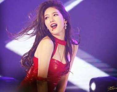 《國民初戀的10大性感穿著》想不到秀智最愛開胸衣♥