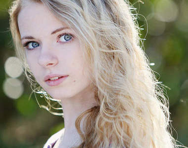 《陰屍路殭屍妹妹》已經15歲的Addy Miller長大嚕