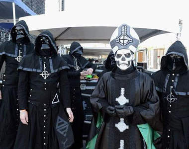 用詛咒殺人的《和尚偶像JKS47》演唱會是要集體念經嗎？