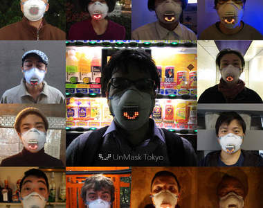 東京街頭《口罩中的表情藏不住了》以為偷笑就不會被發現了嗎