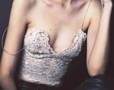 《用手掌弧度測量罩杯大小》AAA是怎麼一回事啦ww