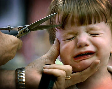 《理髮美容錯誤要求》拿照片給設計師看也剪不出一樣的髮型啦（指）