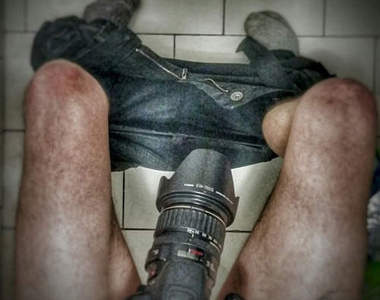 《廁所曬機照》selfpee最新流行拍照式脫褲募集中