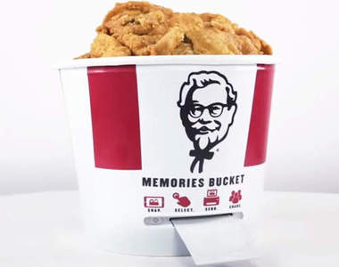 加拿大《KFC肯德基炸雞桶》這個桶子怪怪的喔（指）