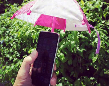 《手機版一隻小雨傘》防水防UV還可以防無聊喔