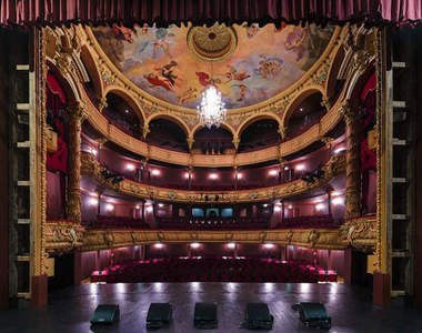 《世界各地的對稱舞台》這是表演者看到的世界嗎？