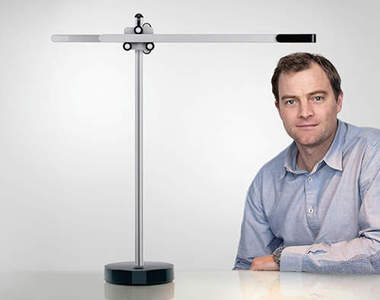 日本上市《Dyson CSYS 長壽檯燈》可用37年免換燈泡