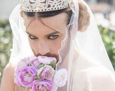 《鬍鬚女婚紗照》因為最近拍了覺得還不錯所以分享給你們⌒* ( ´灬` )*⌒️️️