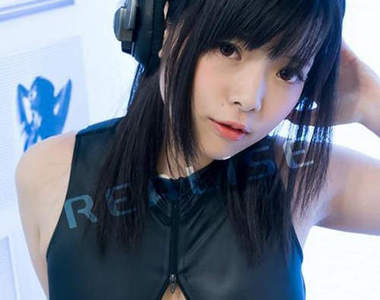 《開胸競泳泳衣》該是放上真人實穿的福利圖時間惹