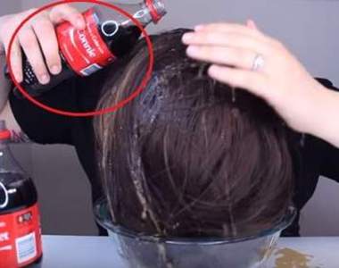 真人實驗《用可樂洗頭》想不到吹乾髮質竟意外......