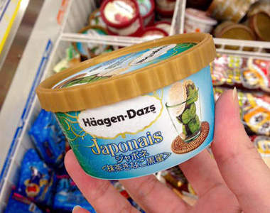 夏日限定《日本哈根達斯》抹茶黃豆粉黑蜜口味 這層層的滋味想逼死誰？