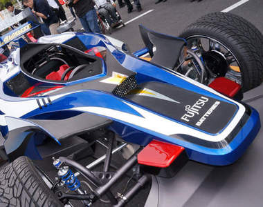 賽道實測《巨大版四驅車》還要等幾年才能看到旋風衝鋒龍捲風？