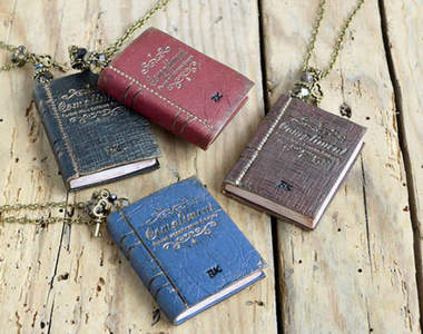 《生活宅偏方》以書本為主題的各式生活小物