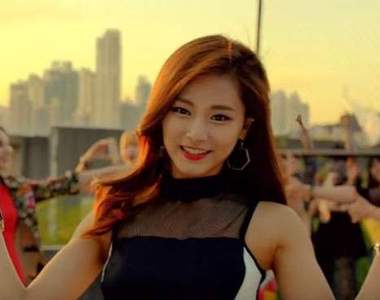 TWICE《Like OOH-AHH》MV釋出　目光焦點當然要放在忙內子瑜身上囉♥