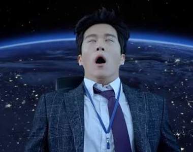 超浮誇《辦公椅廣告》人生有它就滿足了XD