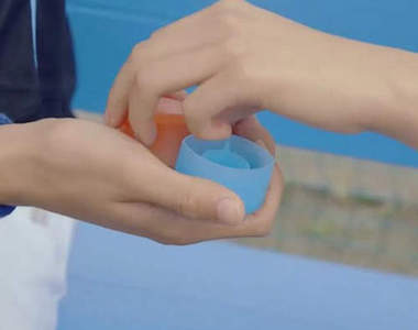 《校園流行的戀愛小魔法》交換瓶蓋就能讓心願成真？