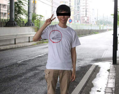 《靈異照片捏造T恤》穿上它就能簡單拍出夏天必備的靈異照片ww