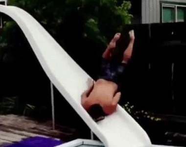 《滑水道NG動圖》看完我覺得有點怕怕...