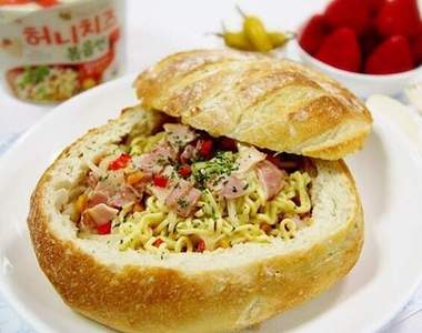 韓《蜂蜜奶油泡麵》又甜又鹹的味道是......