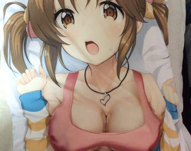 《巨乳愛梨3D抱枕實測》有這個可以揉就夠了 我才不需要女朋友呢~~
