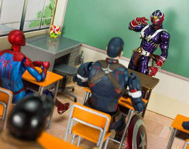 《暑假過後的二次元學校》開學第一天對學生和老師來說都很痛苦……