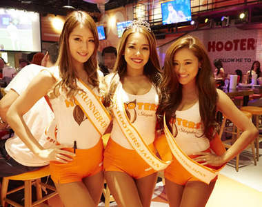 《HOOTERS新宿西口店開幕》性感漂亮大姐姐我要點餐可以嘛
