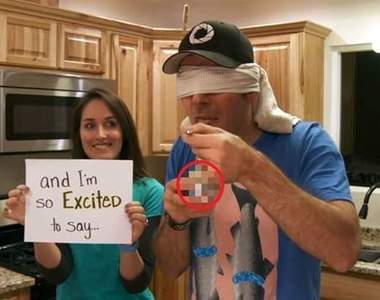 《超感人的懷孕驚喜》老婆趁老公試吃東西時.........