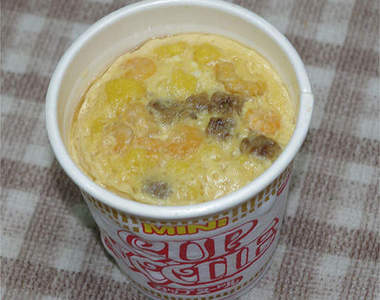 《泡麵茶碗蒸》剩下的湯汁加顆蛋還能成為另一道美食的方法