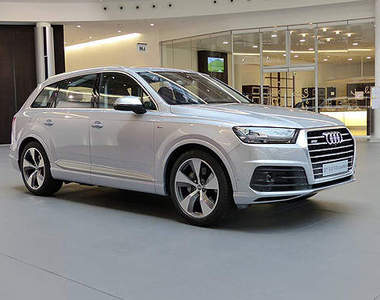 新衣上身《Audi Q7》德國展示間超吸睛