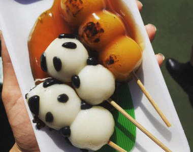 超可愛《熊貓糰子》變身熊貓的日式串丸子你捨得吃嗎♥