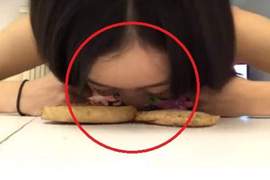 Instagram上的神祕《麵包臉》女子　用臉壓麵包竟然莫名療癒......