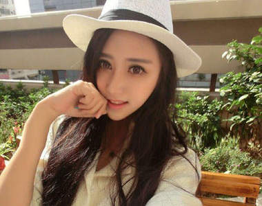 《長腿車模張曦若》男生都會來組隊看妳的美圖