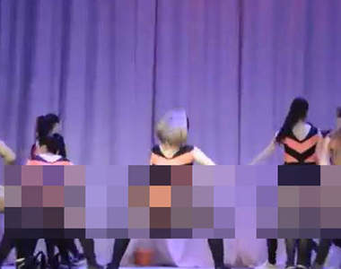 《俄羅斯少女甩屁屁影片》大家覺得這算色情表現嗎？