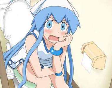 《動漫女角廁所場景》脫下裙子才能帶來夢想？