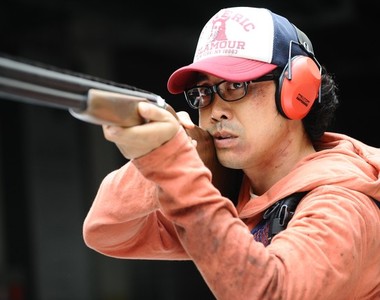 《請叫我英雄》真人電影預告 來看捲毛殺殭屍啦!