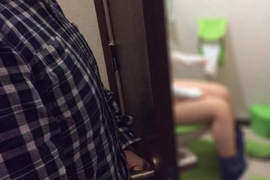 《廁所惡作劇之珍奇事件簿》誤闖朋友老婆使用中的廁所你會有什麼反應ww 《廁所惡作劇之珍奇事件簿》誤闖朋友老婆使用中的廁所你會有什麼反應ww