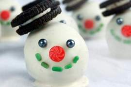 自製聖誕節甜點《OREO雪人點心》雪寶：不要吃掉我阿～