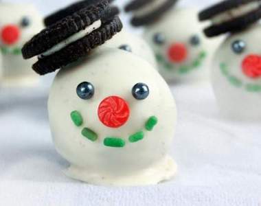 自製聖誕節甜點《OREO雪人點心》雪寶：不要吃掉我阿～