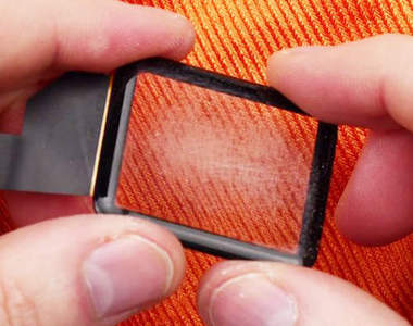 《誰是 Apple Watch 防刮螢幕的天敵》兩段影片的實驗結果怎麼不一樣(囧)